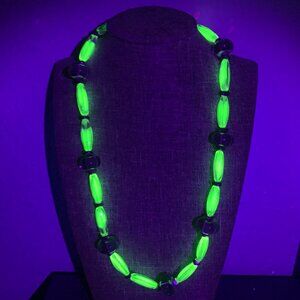 Vintage Art Deco Uranium Vaseline Green Handblown Glass Beads Women’s Necklace